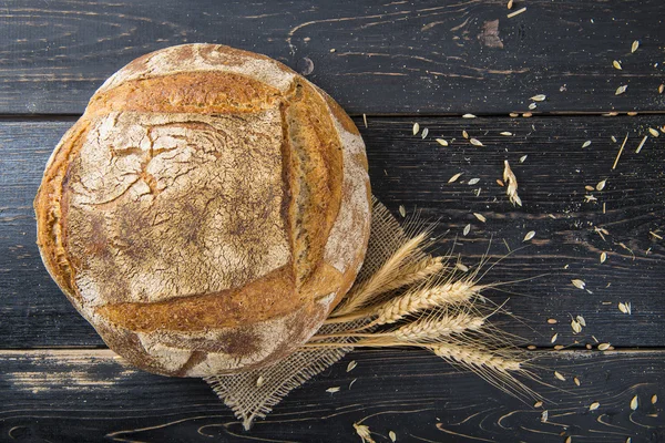 Zelfgemaakte sourdouhg brood brood — Stockfoto