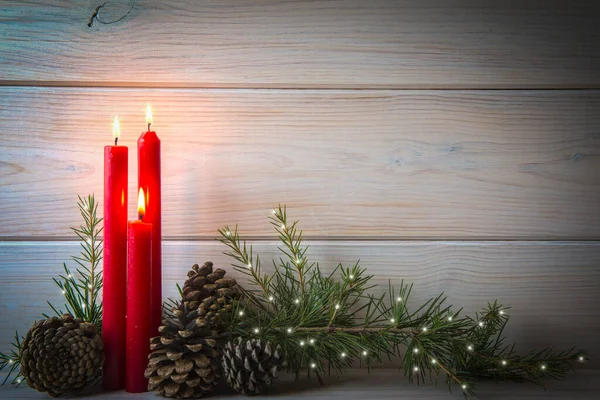Weihnachten Hölzernen Hintergrund Mit Kerzen Und Einem Raum Für Text — Stockfoto