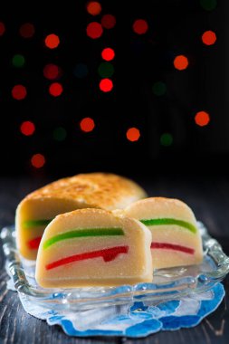 Geleneksel badem ezmesi Noel tatlıları için bir yiyecek. 