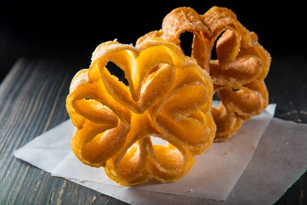 Karnaval çiçekleri geleneksel İspanyol ev yapımı tatlısı.