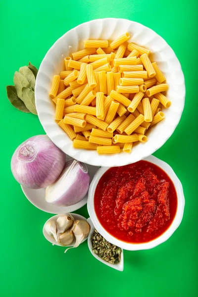 Ngredienti Crudi Cottura Della Pasta Bolognese Tortiglioni — Foto Stock