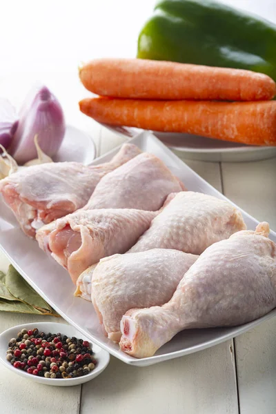 Raw Chicken Legs Vegetables Cooking Kitchen Table — Stock Photo, Image