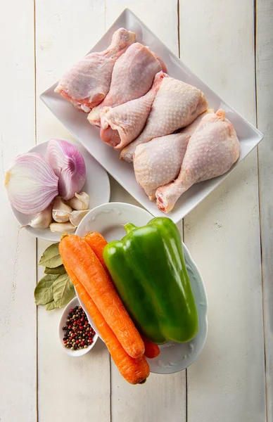 Raw Chicken Legs Vegetables Cooking Kitchen Table — Stock Photo, Image