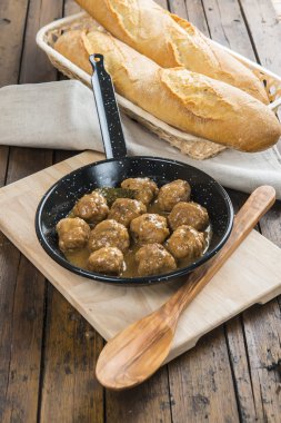 Soğan soslu ev yapımı köfte