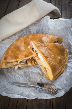 Hornazo olarak adlandırılan İspanyol etli börek
