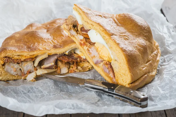 Pastel de carne español llamado hornazo — Foto de Stock