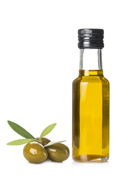 Bouteille d'huile d'olive extra et olives vertes sur fond blanc — Photo