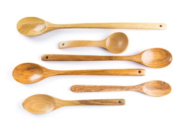 Tahta kaşıklar üzerinde izole beyaz arka plan belirleme
