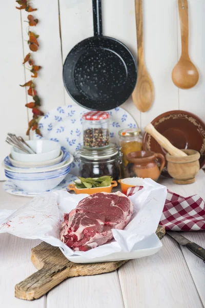 Raw steaks on the kitchen table — Stock Photo, Image