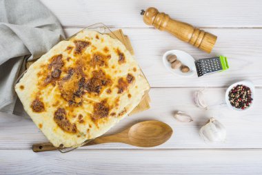 Krema ile pişmiş tuzlanmış morina