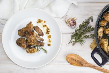 Sarımsaklı tavuk İspanyol tarzı