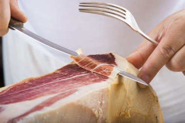 Serrano jambonu profesyonel kesim
