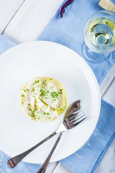 Peixe de bacalhau cozido no forno com batatas — Fotografia de Stock