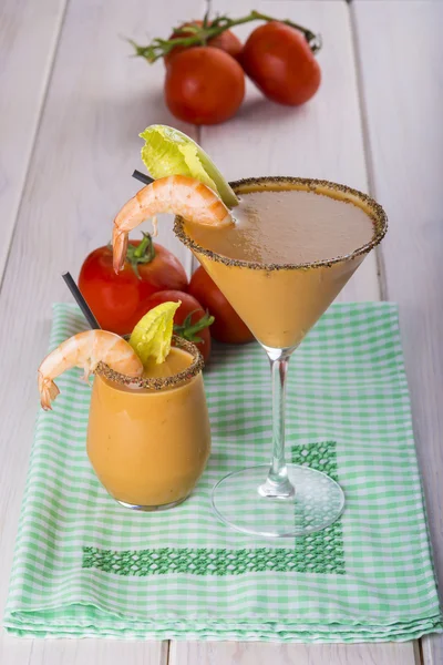 Sopa de creme de frutos do mar em copo de cocktail — Fotografia de Stock