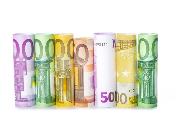 Beyaz arka plan üzerinde izole haddelenmiş banknotlar