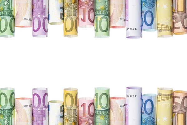 Beyaz arka plan üzerinde izole haddelenmiş banknotlar