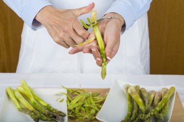 Döşeme ve kuşkonmaz soyma