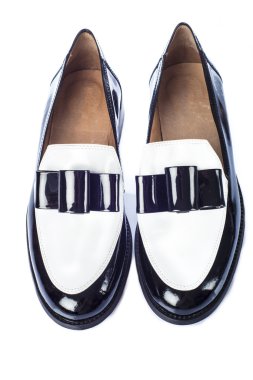 Beyaz arka plan üzerinde izole kadın ayakkabı