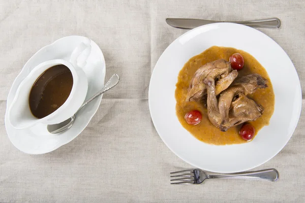 Poussin with grapes sauce — Stock Photo, Image