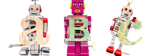 Robot sosteniendo letras en blanco — Foto de Stock