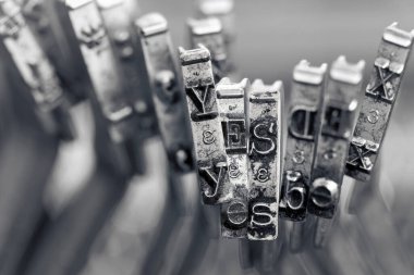 retro eski daktilo evet sözcüğüyle kapat