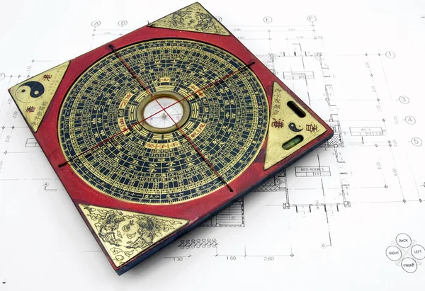Old feng shui compass — Stock Photo, Image