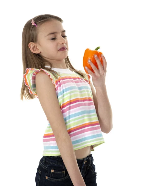 Pequeña niña sosteniendo verduras Imagen De Stock