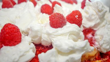 Raspbbery meyve bir pastayı