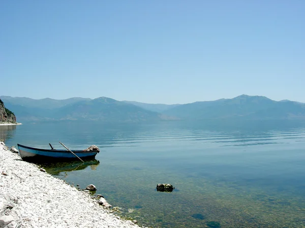 Järvi prespa Macedoniassa — kuvapankkivalokuva