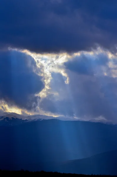 Sunbeams trough clouds — Stock Photo, Image
