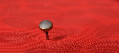 Saat tekerlek üzerinde kırmızı bir arka plan, 