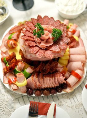 Gıda ile iyi dekore edilmiş Festival tablo