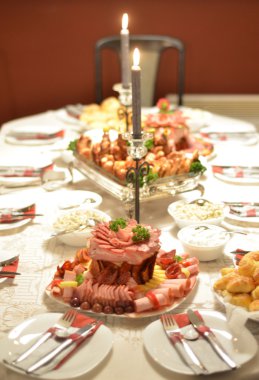 Gıda ile iyi dekore edilmiş Festival tablo