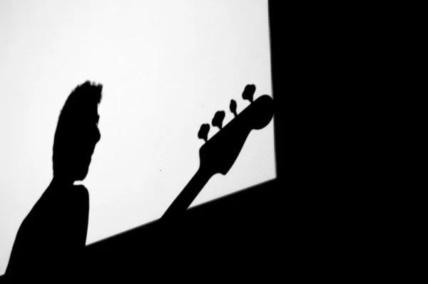 Schatten eines Gitarristen — Stockfoto