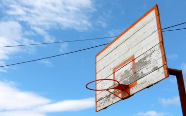 Eski ahşap basketbol potası