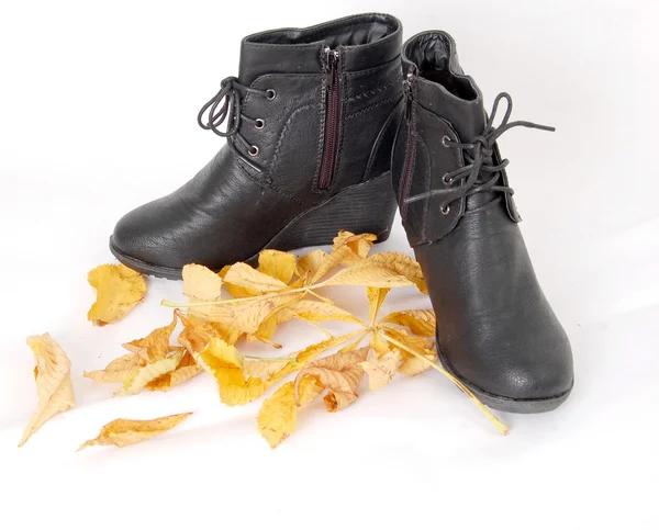 Beige kvinnors vinter skor — Stockfoto