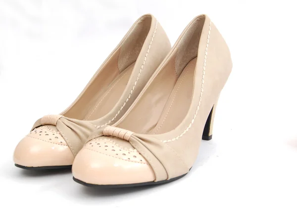 Sexig beige kvinnliga skor på en vit bakgrund. — Stockfoto