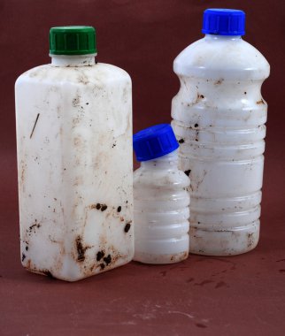 Kimyasal liquid.pollution kavramı kirli şişe