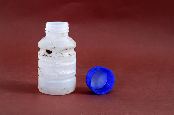 Brudne butelka chemiczny liquid.pollution koncepcji — Zdjęcie stockowe