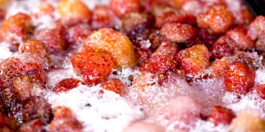 çilek reçeli pişirme