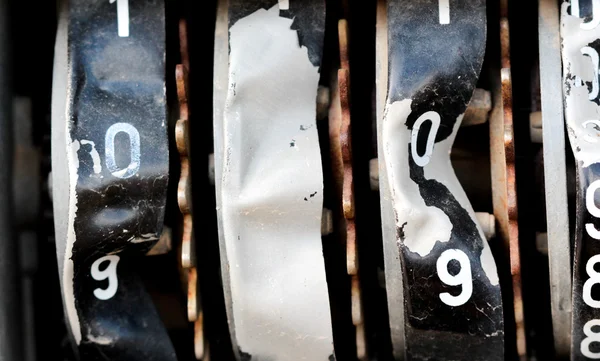 Starý rezavý čítač na benzín z poškozené čerpadlo — Stock fotografie