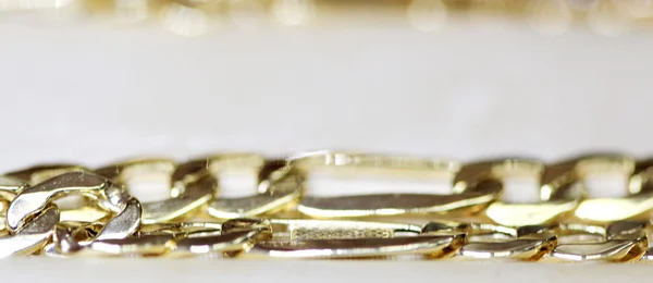 Fashion Jewellery .Gold bracelet — Stock Photo, Image