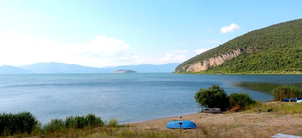 Prespanské jezero, Makedonie. Pohled z vesnice Konsko — Stock fotografie