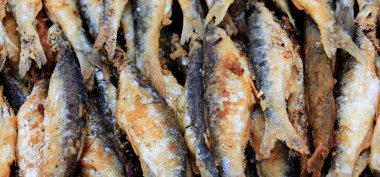 Kızarmış belvica Balık Gölü Prespa üzerinden