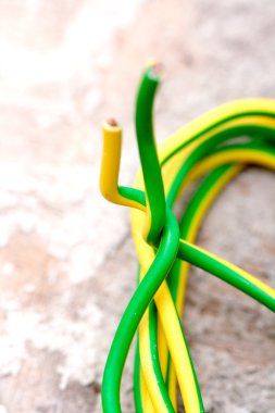 sarı yeşil elektrik kablo