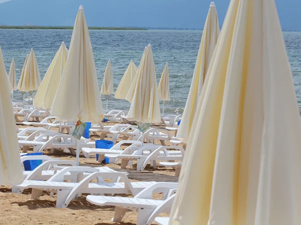 Praia em um lago Prespa, Macedônia — Fotografia de Stock