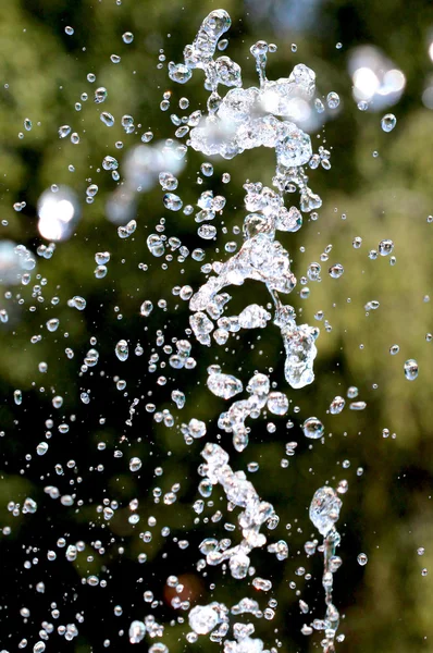 Gotas de agua de la fuente. Enfoque selectivo —  Fotos de Stock