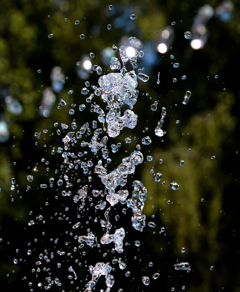 水滴从喷泉。选择性的焦点 — 图库照片