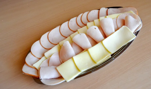 Ost og salami. næringsmiddelkonsept – stockfoto