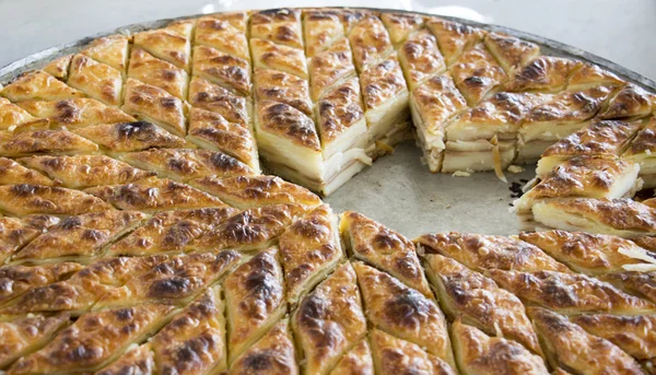Tradycyjne domowe ciasta o nazwie gomleze w macedonia — Zdjęcie stockowe